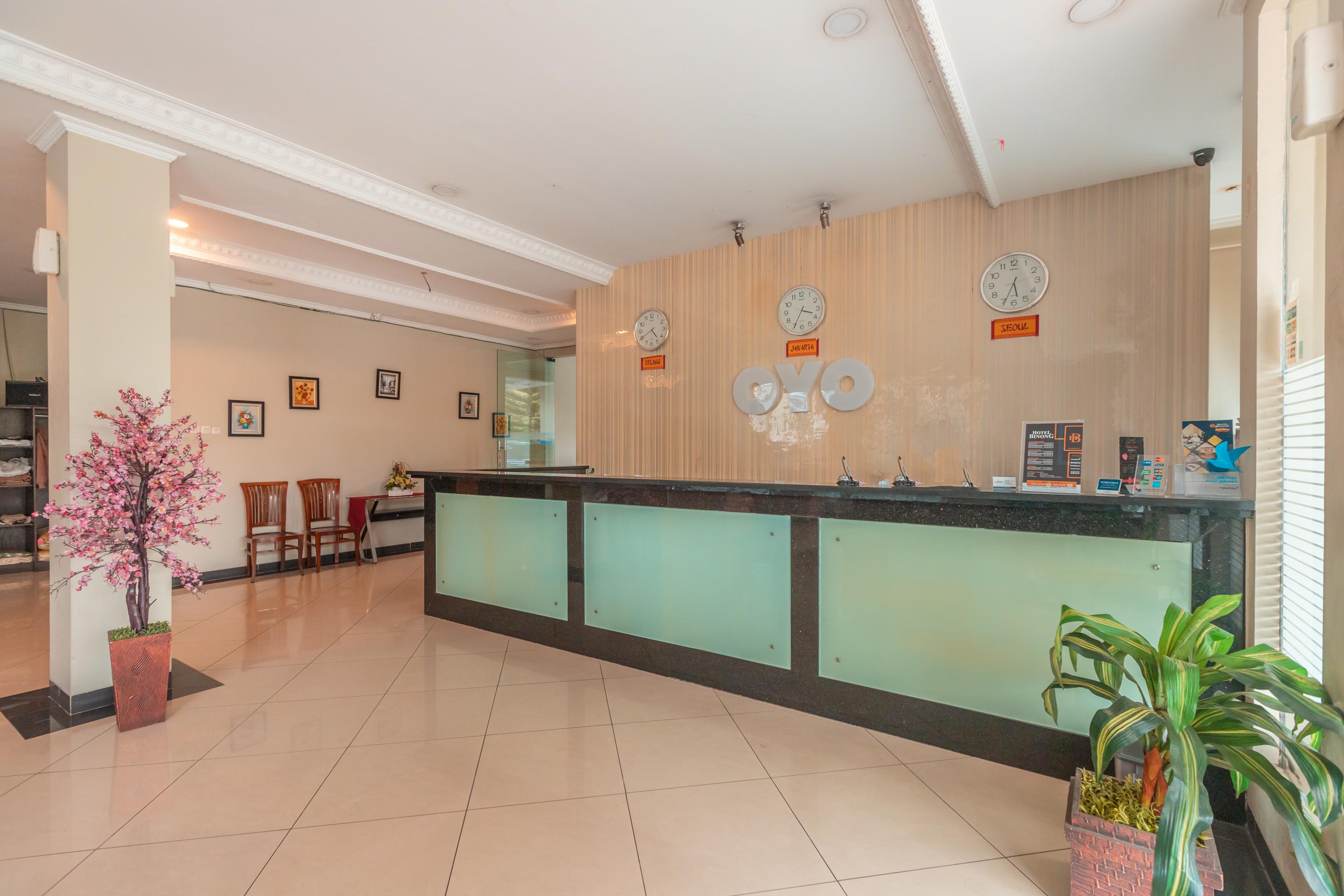 Vaccinated Staff - Oyo Flagship 2131 Hotel Binong Tangerang Extérieur photo