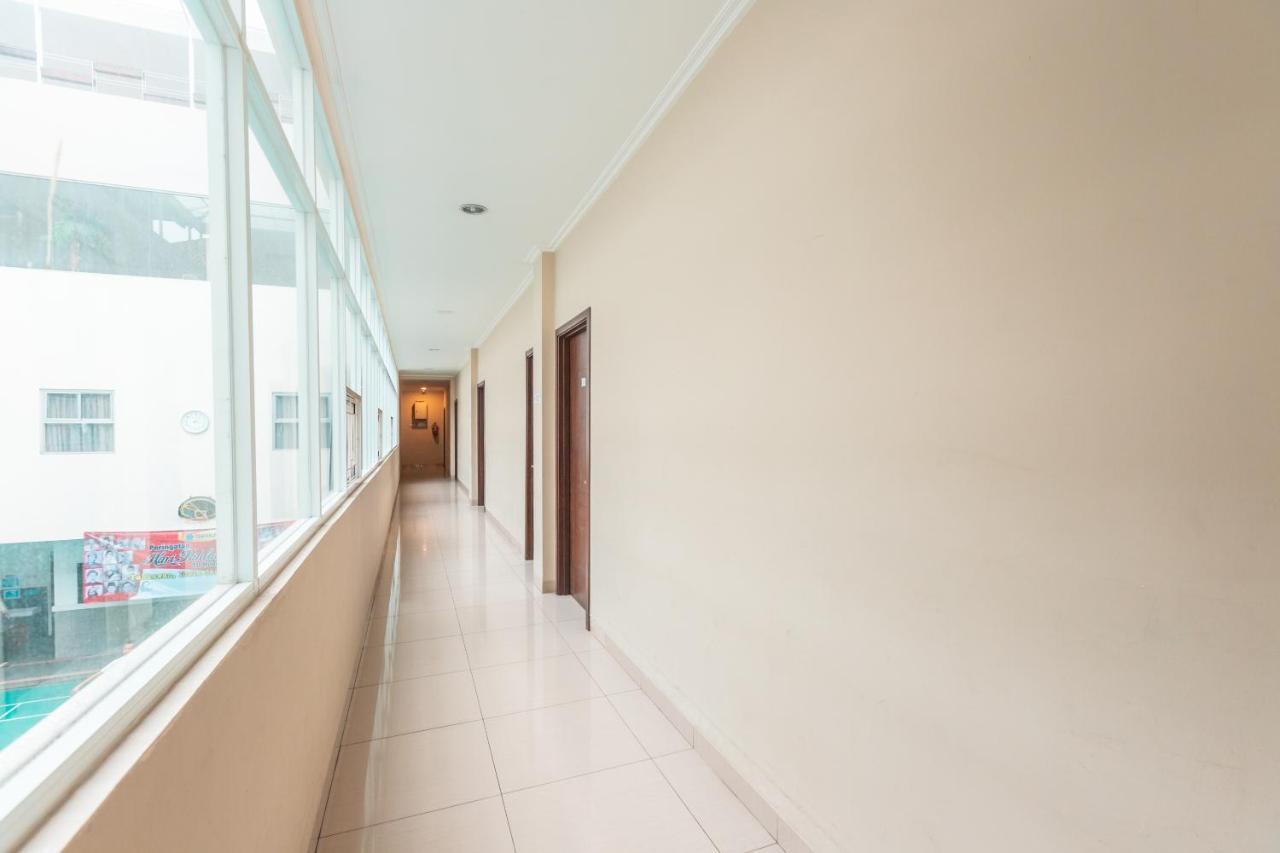 Vaccinated Staff - Oyo Flagship 2131 Hotel Binong Tangerang Extérieur photo
